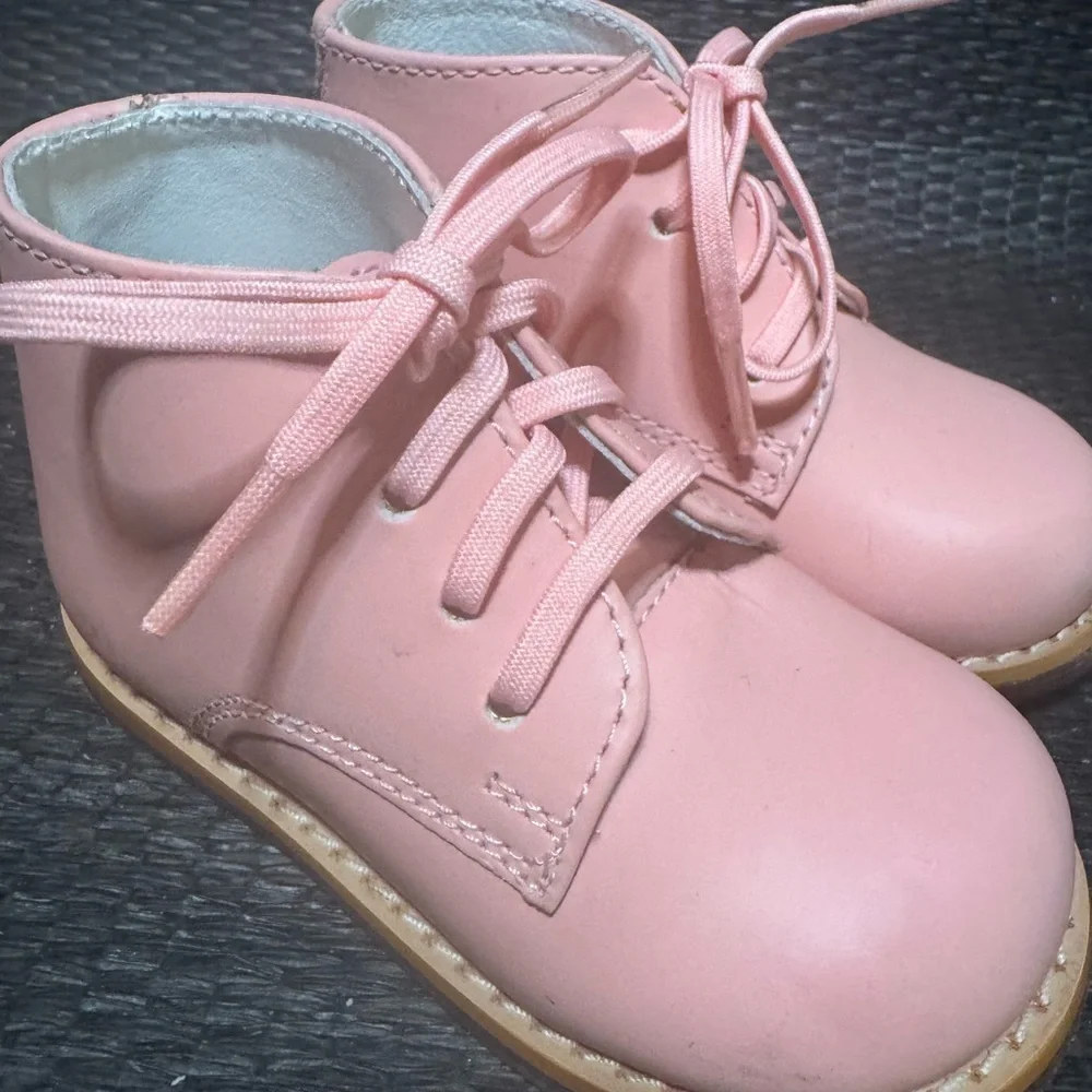 Josmo Plain Walking Shoes